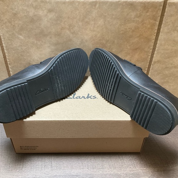 Clarks Women's SZ 8 Raisie Arlie Loafer Clarks Women's Black and Brown Loafers - Picture 2 of 5